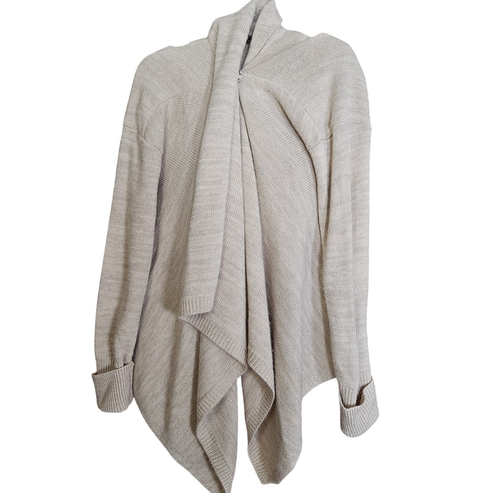 Women's Small Venus Light Oatmeal Top Cardigan One Button Sharkbite Hem